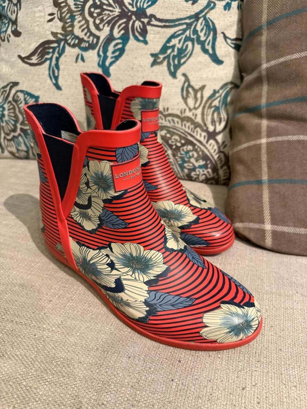 London Fog Piccadilly Pull-On Ankle Rain Boot Red Petals Size 8